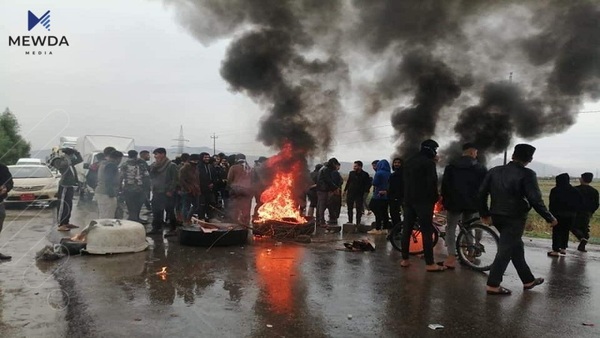 لە دەروازەی راپەڕین خۆپیشاندان دەستیپێكرد و رێگەی سەرەکییان بۆ سلێمانی داخست