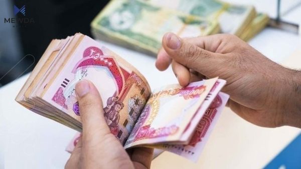 "خەرجی مانگانەی مووچەی فەرمانبەرانی هەرێم 902 ملیار دیناره‌"