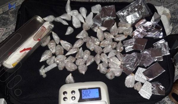 دوو بازرگانی مادەی هۆشبەر دەستگیرکران