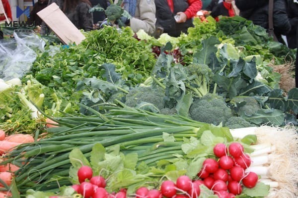 فرۆشتنی سەوزە لە بازاڕەکان قەدەغەدەکرێت یاخود نا؟