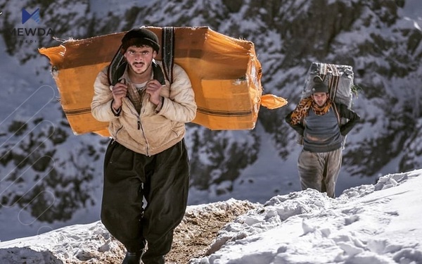 هێزە چەکدارەکانی ئێران دوو کۆڵبەریان بریندارکرد