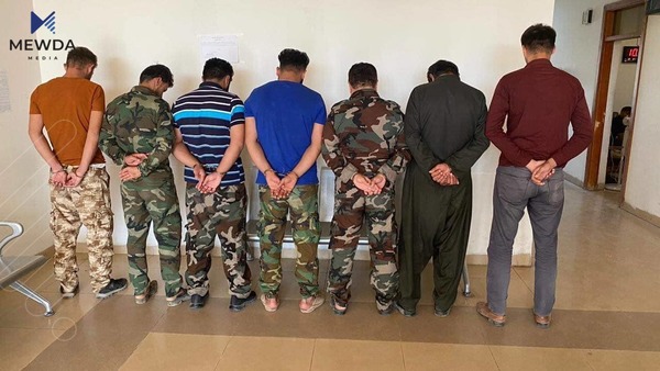 حەوت کەس بە تۆمەتی بەکارهێنانی جلی سەربازی بۆ هەڕەشەکردن دەستگیرکران