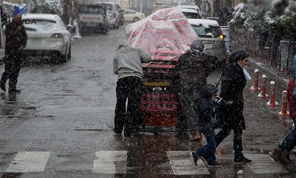 لە ناوچەکانی هەرێمی کوردستان بەفر و باران دەبارێت