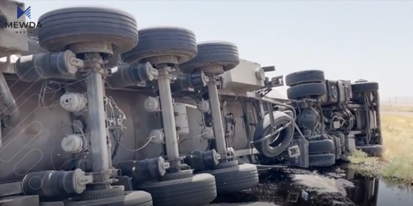 بە دەیان هەزار لیتر نەوتی رەشەوە، تانكەرێك وەرگەڕا