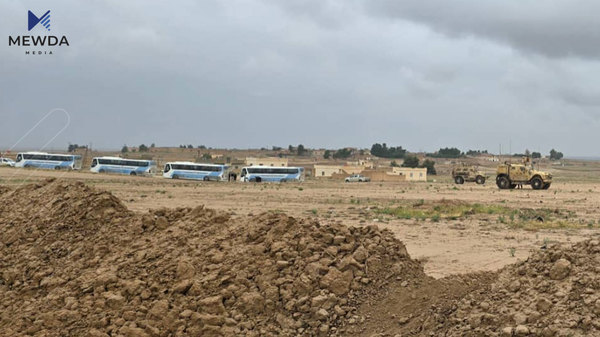 کاروانێکی تری ئاوارە عیراقییەکانی کەمپی هۆل گەڕانەوە